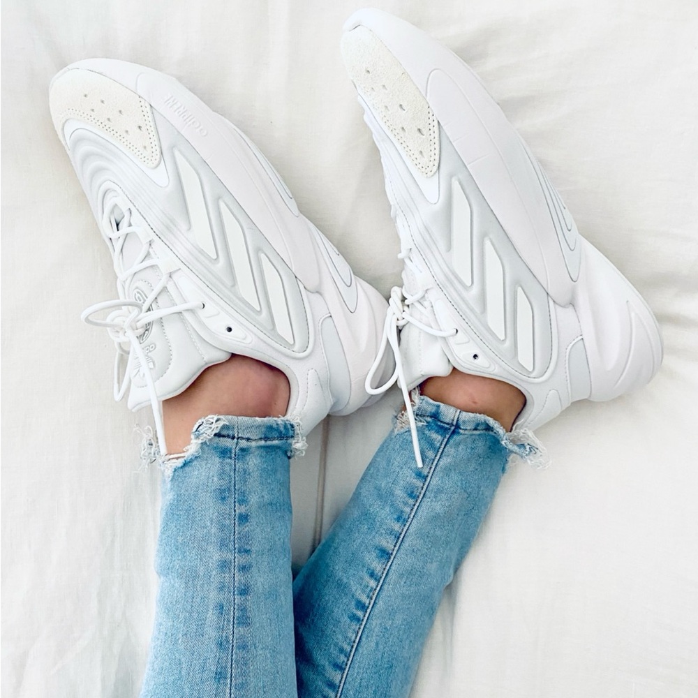 Adidas Ozelia: Triple White